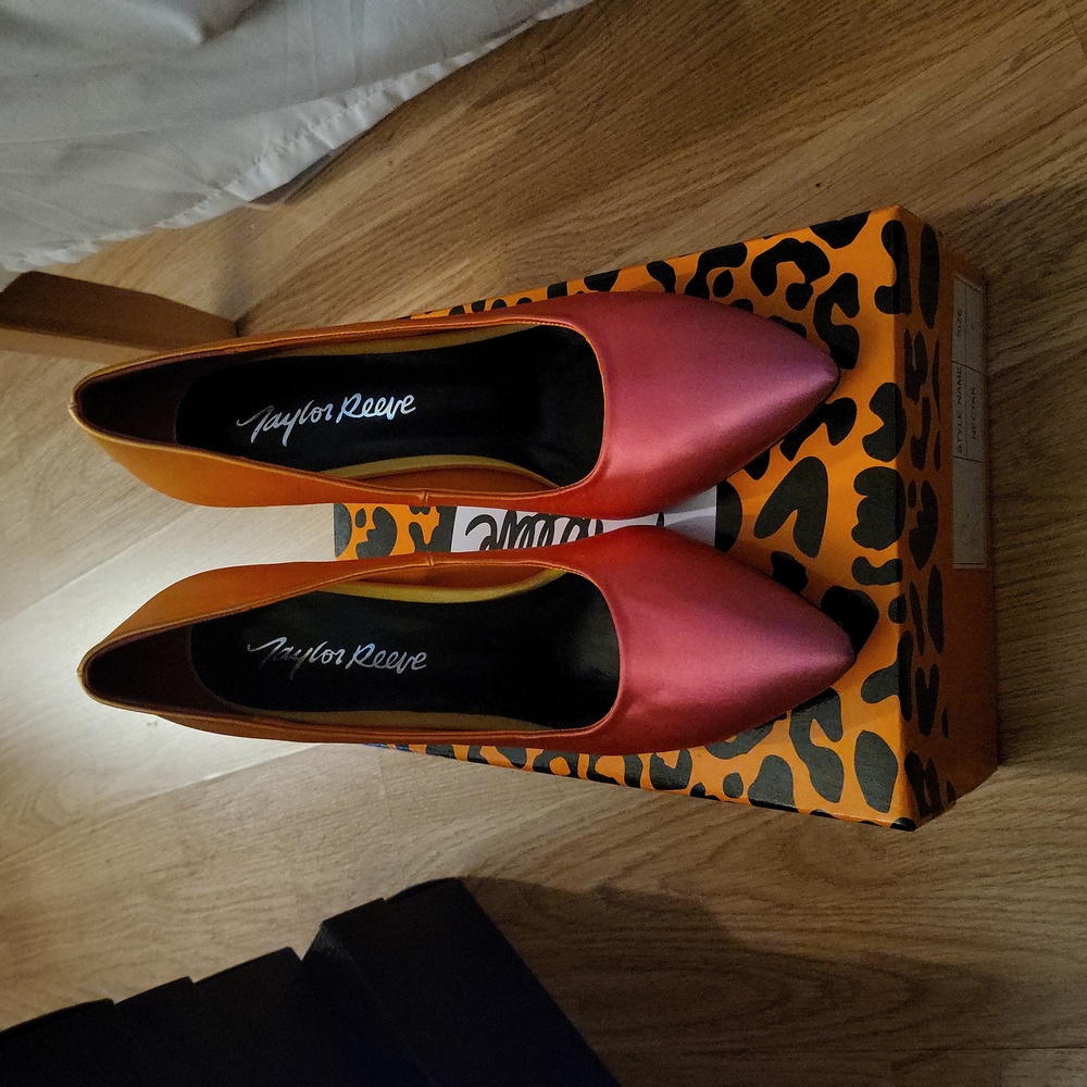 taylor reeve satin ombre pointy toe heels size 7
